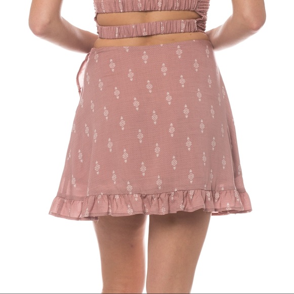 Crazy cute high waisted skirt - Picture 3 of 3